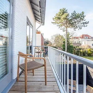 marleys-beachhouse-luxury-guest-room-with-balcony.zandvoort-hotels.com/