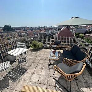 zeestraat-44a.zandvoort-hotels.com/